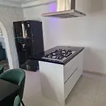 Casa Lumina - 5 Minutes To The Airport Zvekovica