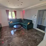 Apartmán Casa Lumina - 5 Minutes To The Airport Zvekovica