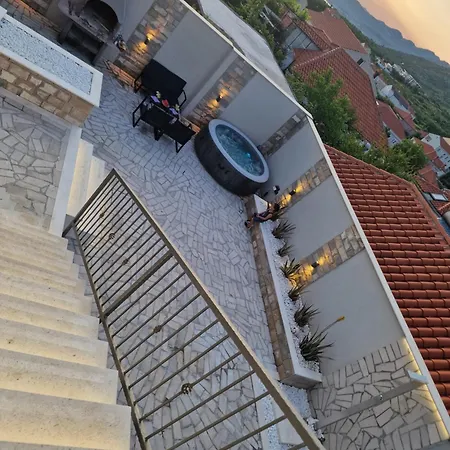 Casa Lumina - 5 Minutes To The Airport * Zvekovica