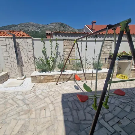 Apartamento Casa Lumina - 5 Minutes To The Airport Zvekovica