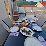 Apartman Casa Lumina - 5 Minutes To The Airport Zvekovica
