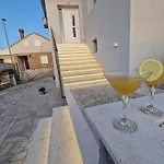 Apartman Casa Lumina - 5 Minutes To The Airport