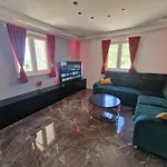 Apartman Casa Lumina - 5 Minutes To The Airport Zvekovica