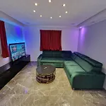 Casa Lumina - 5 Minutes To The Airport Apartman *