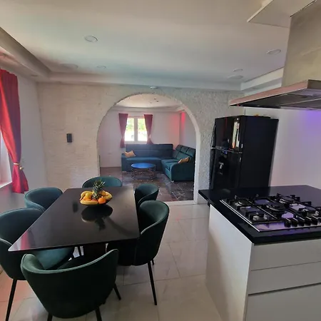 Casa Lumina - 5 Minutes To The Airport Appartement *