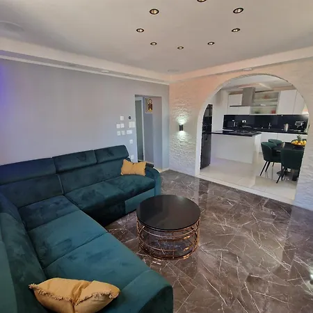 Casa Lumina - 5 Minutes To The Airport