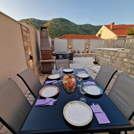 Casa Lumina - 5 Minutes To The Airport * Zvekovica