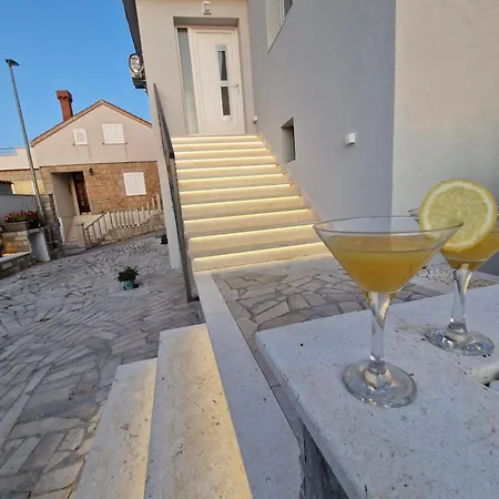 Apartment Casa Lumina - 5 Minutes To The Airport