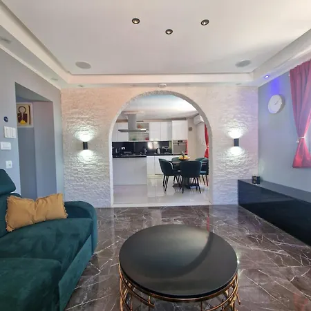 Casa Lumina - 5 Minutes To The Airport アパート *