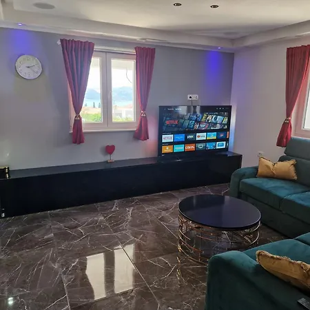 Apartment Casa Lumina - 5 Minutes To The Airport Zvekovica