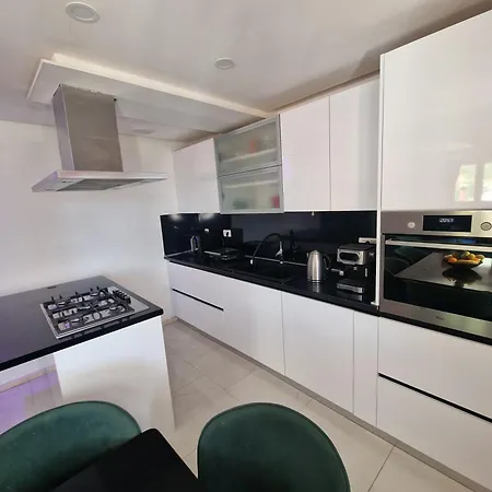 Casa Lumina - 5 Minutes To The Airport