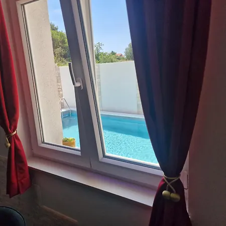 Casa Lumina - 5 Minutes To The Airport Apartment