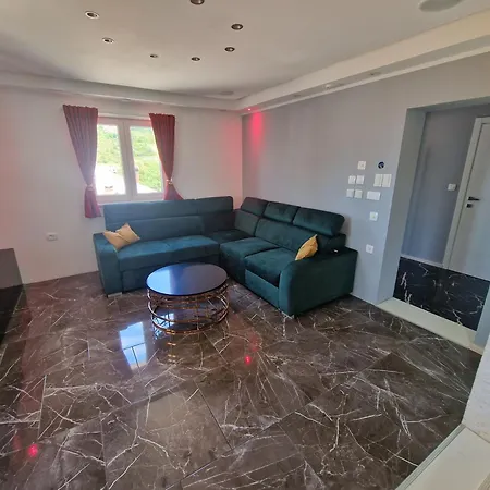 Apartment Casa Lumina - 5 Minutes To The Airport Zvekovica