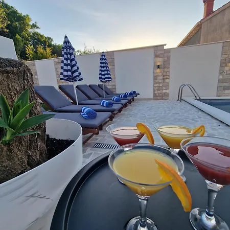 Apartment Casa Lumina - 5 Minutes To The Airport