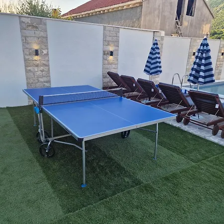 Casa Lumina - 5 Minutes To The Airport Appartement Zvekovica