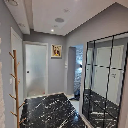 Casa Lumina - 5 Minutes To The Airport Zvekovica