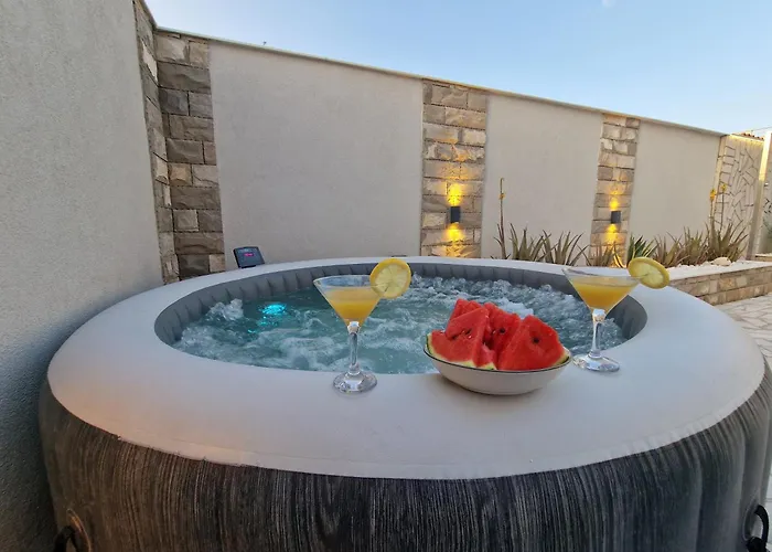 Lejlighed Casa Lumina - 5 Minutes To The Airport Zvekovica