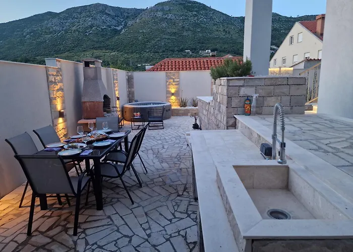 Casa Lumina - 5 Minutes To The Airport Lejlighed *