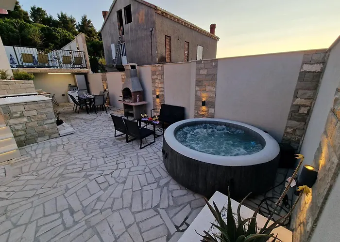 Casa Lumina - 5 Minutes To The Airport * Zvekovica