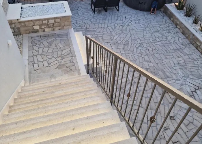 Casa Lumina - 5 Minutes To The Airport Lejlighed *