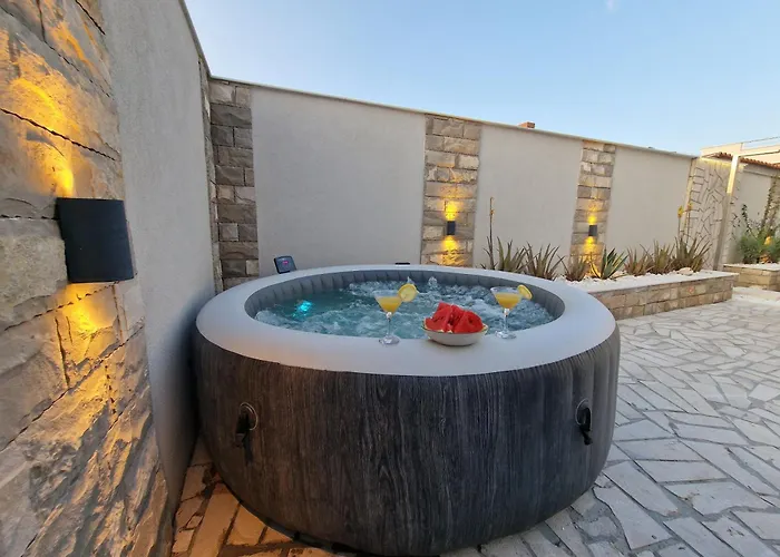 Casa Lumina - 5 Minutes To The Airport Lejlighed Zvekovica