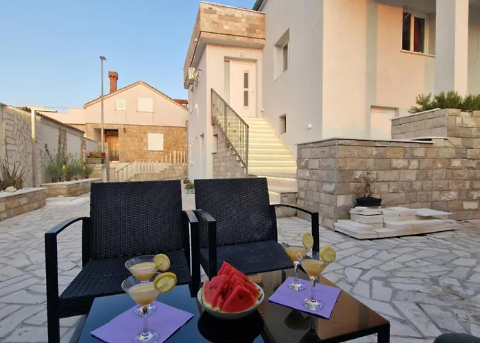 Lejlighed Casa Lumina - 5 Minutes To The Airport Zvekovica