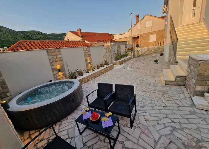 Casa Lumina - 5 Minutes To The Airport * Zvekovica