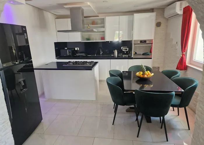 Casa Lumina - 5 Minutes To The Airport Lejlighed *