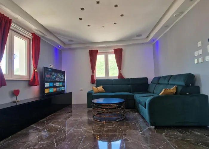 Casa Lumina - 5 Minutes To The Airport Lejlighed Zvekovica