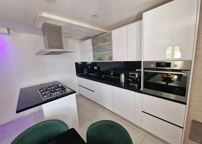 Casa Lumina - 5 Minutes To The Airport