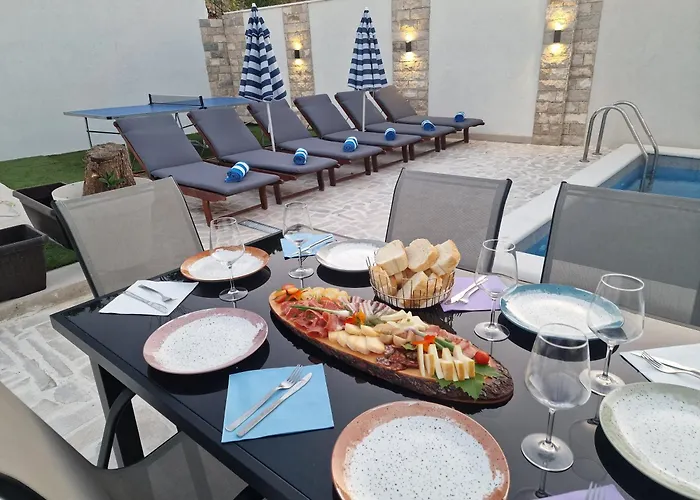 Casa Lumina - 5 Minutes To The Airport Lejlighed Zvekovica