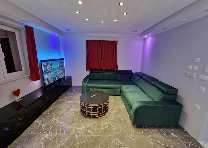 Casa Lumina - 5 Minutes To The Airport Lejlighed *