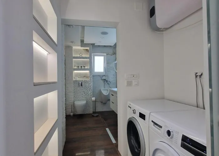 Casa Lumina - 5 Minutes To The Airport Lejlighed *