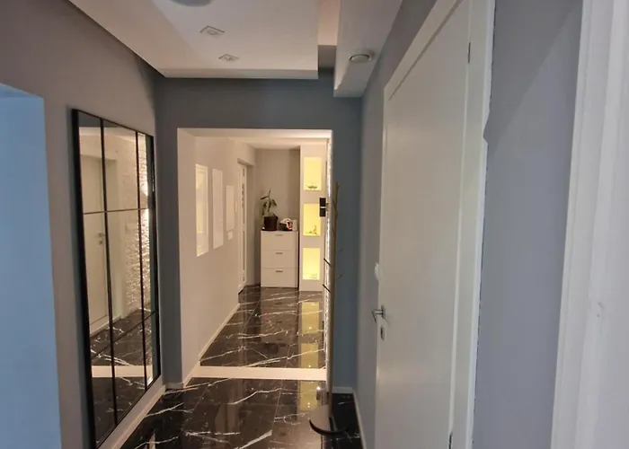 Casa Lumina - 5 Minutes To The Airport Lejlighed Zvekovica