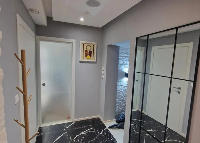 Casa Lumina - 5 Minutes To The Airport Zvekovica