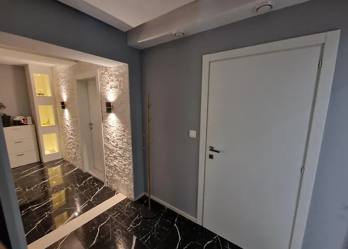 Casa Lumina - 5 Minutes To The Airport Lejlighed