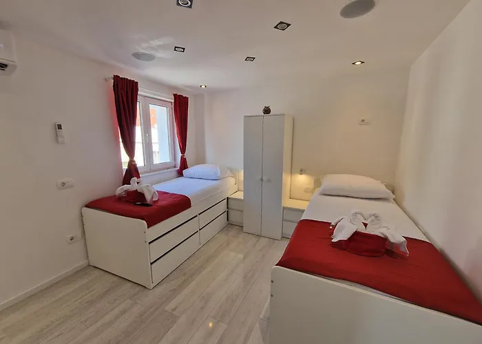 Casa Lumina - 5 Minutes To The Airport Lejlighed *